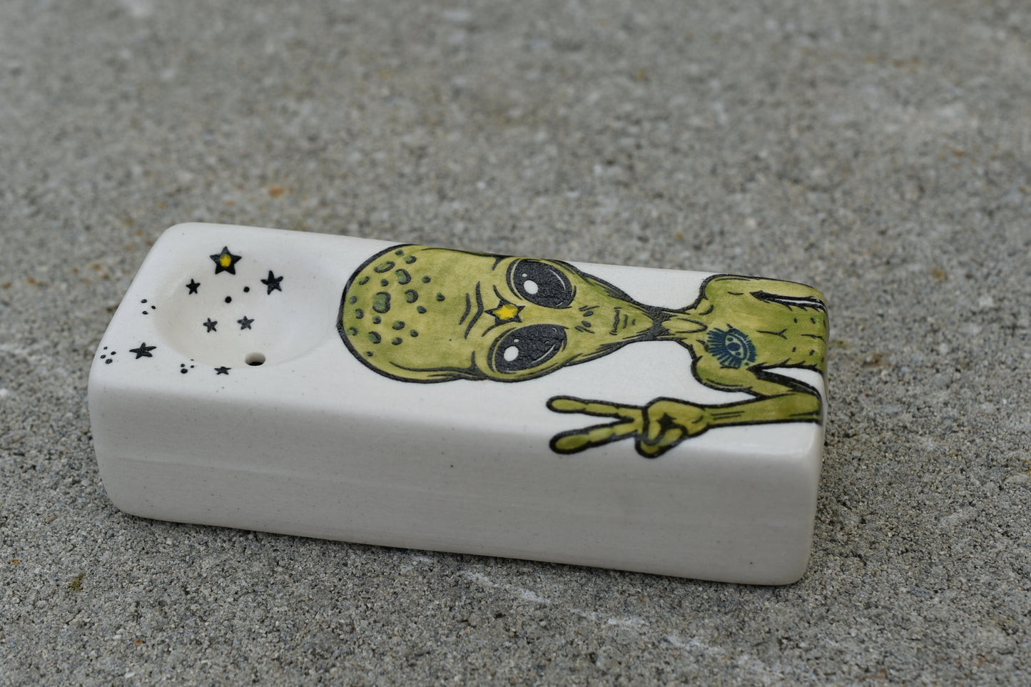 Space Alien Peace Sign, Rectangular Pipe